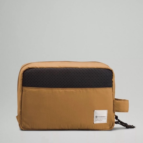 lululemon athletica Bags Nwt Lululemon Patch Logo Travel Kit 5l